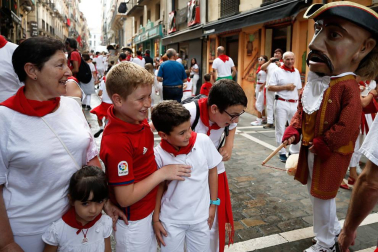 Fotos del recorrido de los gigantes y cabezudos de Pamplona del día 8 de julio de San Fermín 2019