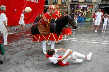 Fotos del recorrido de los gigantes y cabezudos de Pamplona del día 8 de julio de San Fermín 2018