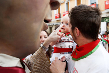 Fotos del recorrido de los gigantes y cabezudos de Pamplona del día 8 de julio de San Fermín 2018