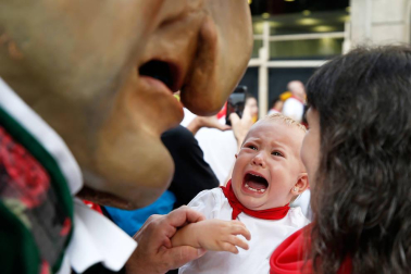 Fotos del recorrido de los gigantes y cabezudos de Pamplona del día 8 de julio de San Fermín 2018