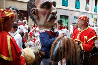Fotos del recorrido de los gigantes y cabezudos de Pamplona del día 8 de julio de San Fermín 2018