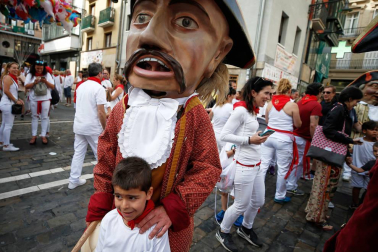 Fotos del recorrido de los gigantes y cabezudos de Pamplona del día 8 de julio de San Fermín 2018