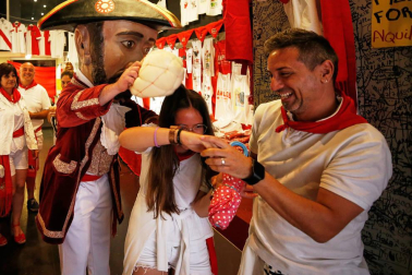 Fotos del recorrido de los gigantes y cabezudos de Pamplona del día 8 de julio de San Fermín 2018