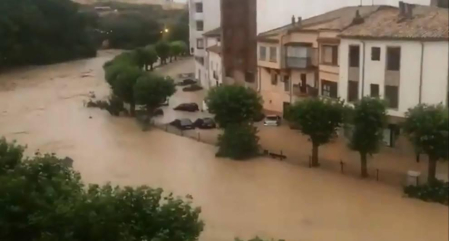 Las fuertes tormentas colapsan el tráfico en todas las entradas a Tafalla
