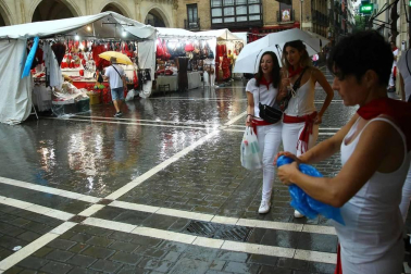 Fotos de Pamplona pasada por agua en el tercer día de Sanfermines