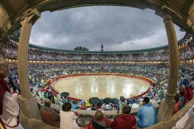 Fotos de Pamplona pasada por agua en el tercer día de Sanfermines