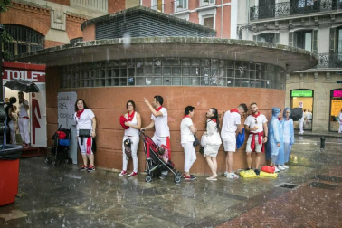 Fotos de Pamplona pasada por agua en el tercer día de Sanfermines