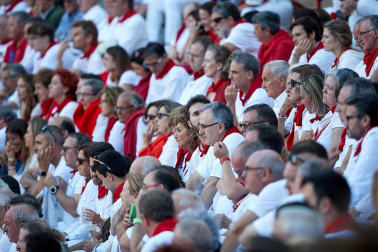 Público asistente a la Plaza de Toros de Pamplona durante la tercera corrida de la Feria del Toro 2019 con la ganadería de José Escolar para los diestros Fernando Robleño, Javier Castaño y Pepe Moral.