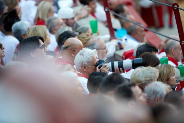 Público asistente a la Plaza de Toros de Pamplona durante la tercera corrida de la Feria del Toro 2019 con la ganadería de José Escolar para los diestros Fernando Robleño, Javier Castaño y Pepe Moral.