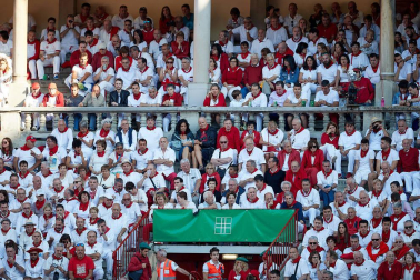 Público asistente a la Plaza de Toros de Pamplona durante la tercera corrida de la Feria del Toro 2019 con la ganadería de José Escolar para los diestros Fernando Robleño, Javier Castaño y Pepe Moral.