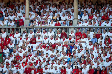 Público asistente a la Plaza de Toros de Pamplona durante la tercera corrida de la Feria del Toro 2019 con la ganadería de José Escolar para los diestros Fernando Robleño, Javier Castaño y Pepe Moral.