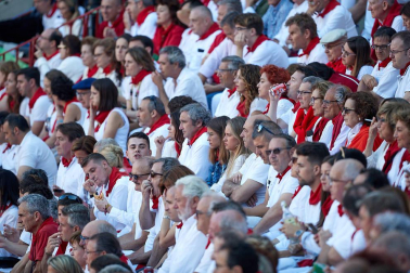 Público asistente a la Plaza de Toros de Pamplona durante la tercera corrida de la Feria del Toro 2019 con la ganadería de José Escolar para los diestros Fernando Robleño, Javier Castaño y Pepe Moral.