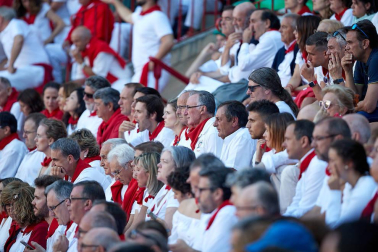 Público asistente a la Plaza de Toros de Pamplona durante la tercera corrida de la Feria del Toro 2019 con la ganadería de José Escolar para los diestros Fernando Robleño, Javier Castaño y Pepe Moral.