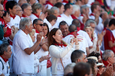Público asistente a la Plaza de Toros de Pamplona durante la tercera corrida de la Feria del Toro 2019 con la ganadería de José Escolar para los diestros Fernando Robleño, Javier Castaño y Pepe Moral.
