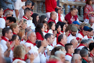Público asistente a la Plaza de Toros de Pamplona durante la tercera corrida de la Feria del Toro 2019 con la ganadería de José Escolar para los diestros Fernando Robleño, Javier Castaño y Pepe Moral.