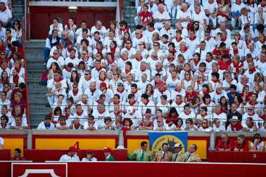 Público asistente a la Plaza de Toros de Pamplona durante la tercera corrida de la Feria del Toro 2019 con la ganadería de José Escolar para los diestros Fernando Robleño, Javier Castaño y Pepe Moral.