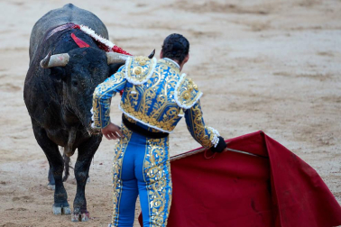 Fotos de la corrida con toros de la ganadería de José Escolar para los diestros Fernando Robleño, Javier Castaño y Pepe Moral