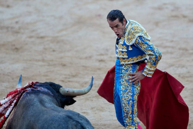 Fotos de la corrida con toros de la ganadería de José Escolar para los diestros Fernando Robleño, Javier Castaño y Pepe Moral