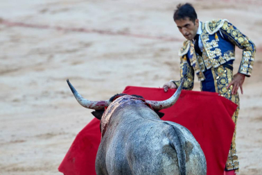 Fotos de la corrida con toros de la ganadería de José Escolar para los diestros Fernando Robleño, Javier Castaño y Pepe Moral