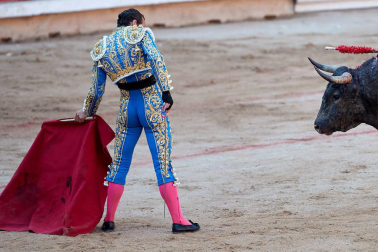Fotos de la corrida con toros de la ganadería de José Escolar para los diestros Fernando Robleño, Javier Castaño y Pepe Moral