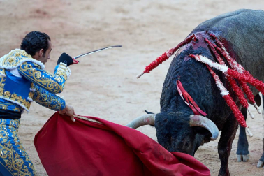 Fotos de la corrida con toros de la ganadería de José Escolar para los diestros Fernando Robleño, Javier Castaño y Pepe Moral