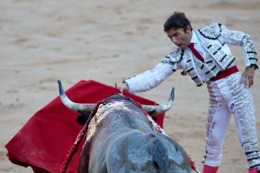 Fotos de la corrida con toros de la ganadería de José Escolar para los diestros Fernando Robleño, Javier Castaño y Pepe Moral