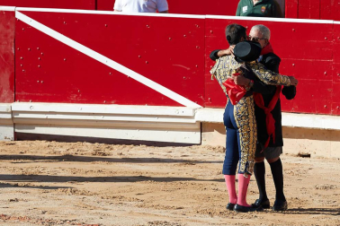 Fotos de la corrida con toros de la ganadería de José Escolar para los diestros Fernando Robleño, Javier Castaño y Pepe Moral
