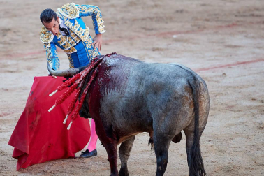 Fotos de la corrida con toros de la ganadería de José Escolar para los diestros Fernando Robleño, Javier Castaño y Pepe Moral