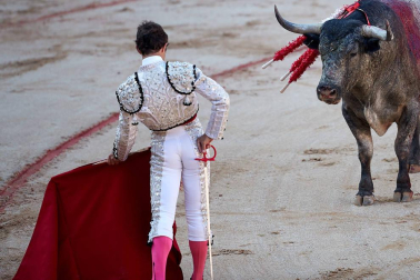 Fotos de la corrida con toros de la ganadería de José Escolar para los diestros Fernando Robleño, Javier Castaño y Pepe Moral