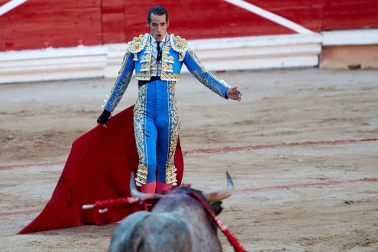 Fotos de la corrida con toros de la ganadería de José Escolar para los diestros Fernando Robleño, Javier Castaño y Pepe Moral