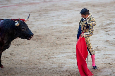 Fotos de la corrida con toros de la ganadería de José Escolar para los diestros Fernando Robleño, Javier Castaño y Pepe Moral