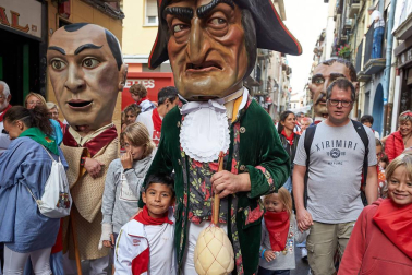 Fotos del recorrido de los gigantes y cabezudos de Pamplona del día 9 de julio de San Fermín 2019