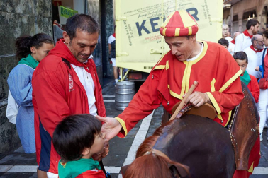 Fotos del recorrido de los gigantes y cabezudos de Pamplona del día 9 de julio de San Fermín 2019