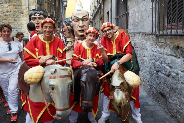 Fotos del recorrido de los gigantes y cabezudos de Pamplona del día 9 de julio de San Fermín 2019