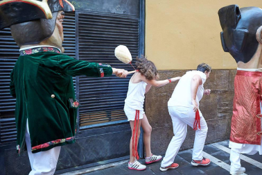 Fotos del recorrido de los gigantes y cabezudos de Pamplona del día 9 de julio de San Fermín 2019