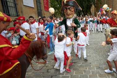 Fotos del recorrido de los gigantes y cabezudos de Pamplona del día 9 de julio de San Fermín 2019
