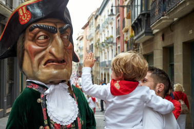 Fotos del recorrido de los gigantes y cabezudos de Pamplona del día 9 de julio de San Fermín 2019