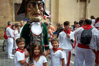 Fotos del recorrido de los gigantes y cabezudos de Pamplona del día 9 de julio de San Fermín 2019