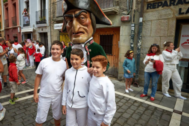 Fotos del recorrido de los gigantes y cabezudos de Pamplona del día 9 de julio de San Fermín 2019