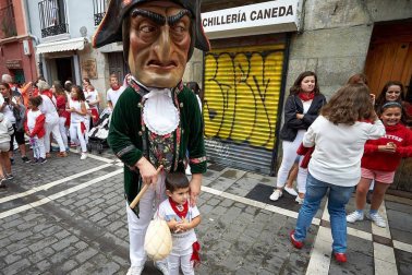 Fotos del recorrido de los gigantes y cabezudos de Pamplona del día 9 de julio de San Fermín 2019