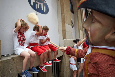 Fotos del recorrido de los gigantes y cabezudos de Pamplona del día 9 de julio de San Fermín 2019