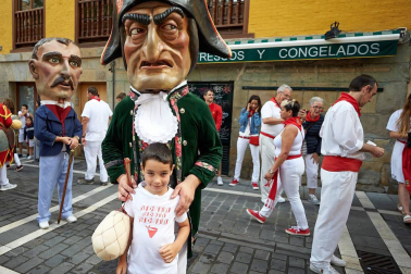 Fotos del recorrido de los gigantes y cabezudos de Pamplona del día 9 de julio de San Fermín 2019