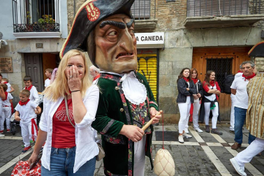 Fotos del recorrido de los gigantes y cabezudos de Pamplona del día 9 de julio de San Fermín 2019