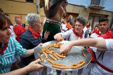 Fotos del recorrido de los gigantes y cabezudos de Pamplona del día 9 de julio de San Fermín 2019