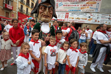 Fotos del recorrido de los gigantes y cabezudos de Pamplona del día 9 de julio de San Fermín 2019