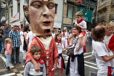 Fotos del recorrido de los gigantes y cabezudos de Pamplona del día 9 de julio de San Fermín 2019