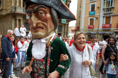 Fotos del recorrido de los gigantes y cabezudos de Pamplona del día 9 de julio de San Fermín 2019