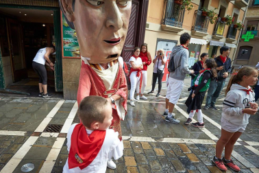 Fotos del recorrido de los gigantes y cabezudos de Pamplona del día 9 de julio de San Fermín 2019