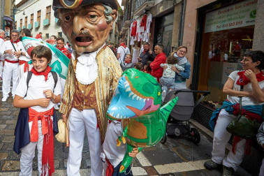 Fotos del recorrido de los gigantes y cabezudos de Pamplona del día 9 de julio de San Fermín 2019