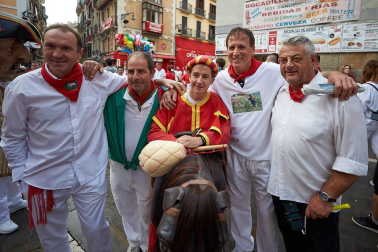 Fotos del recorrido de los gigantes y cabezudos de Pamplona del día 9 de julio de San Fermín 2019